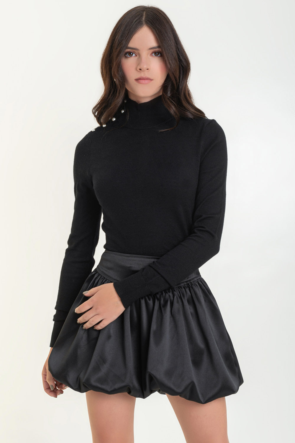 Falda satinada globo con cremallera negro – HIGHSTREET - Main Image