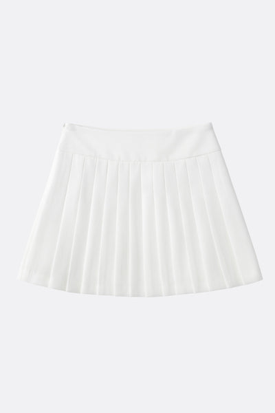 Falda short corto tableado, de cintura alta con pretina ancha, corte en a, detalle de tableado en bajo y cierre lateral con cremallera oculta.