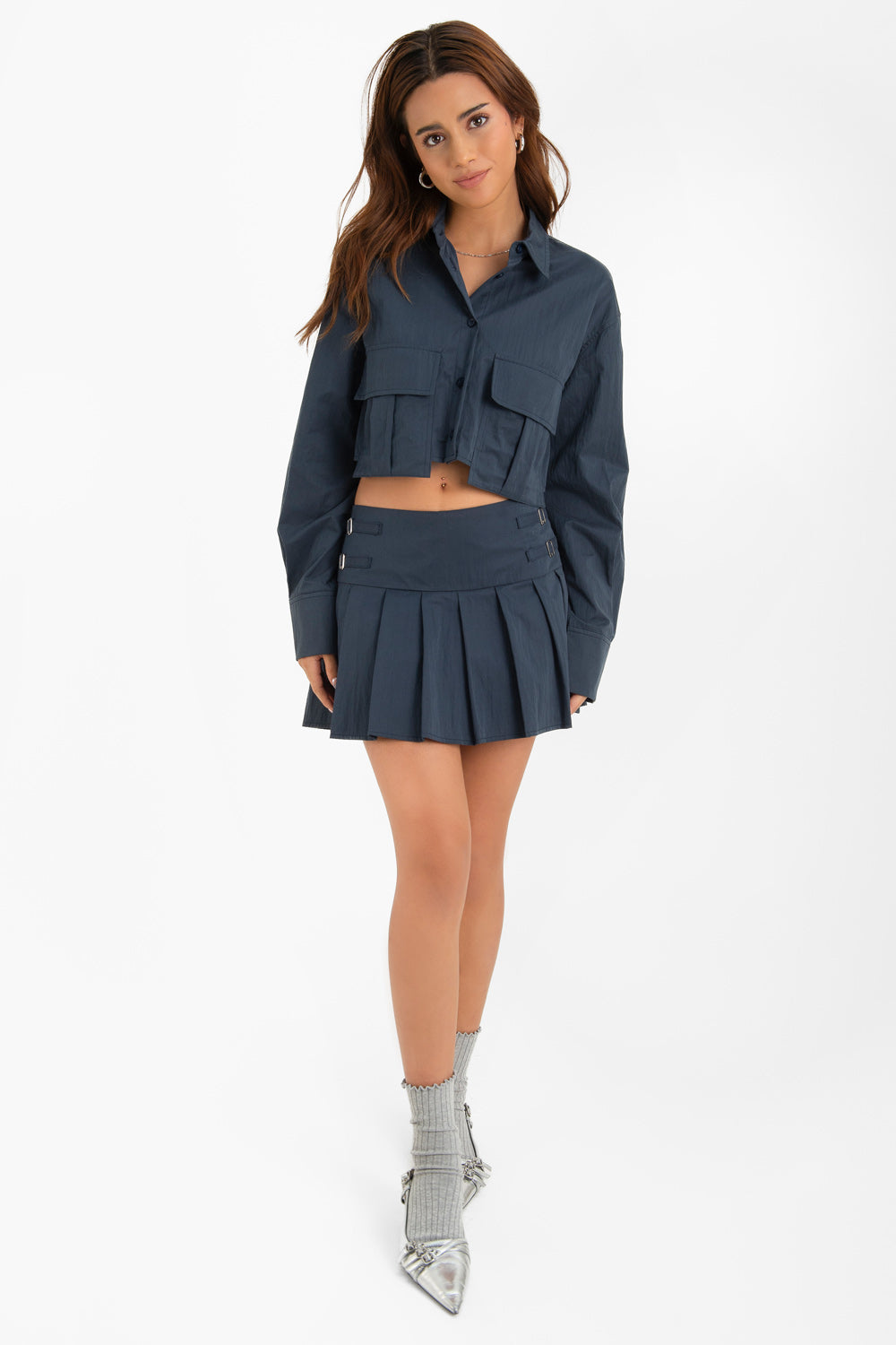 Falda short corto tableado con trabillas azul marino – HIGHSTREET