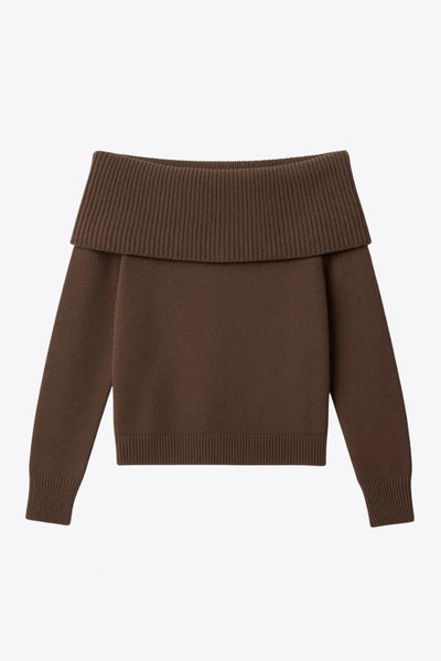 Jersey corto canalé de fit ajustado, hombros descubiertos con doblez en borde, manga larga y detalle de rib en bordes.