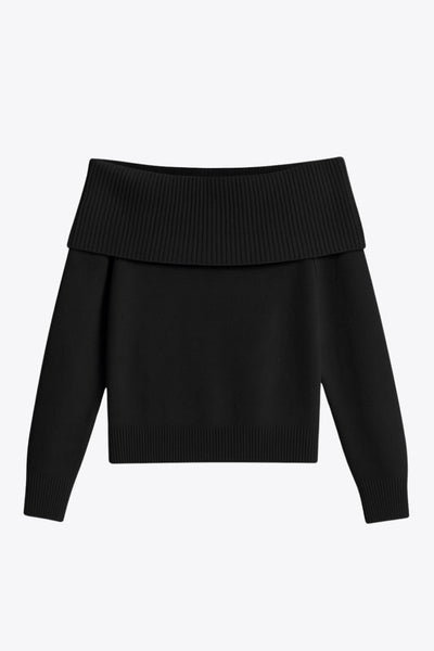 Jersey corto canalé de fit ajustado, hombros descubiertos con doblez en borde, manga larga y detalle de rib en bordes.