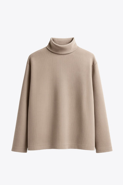 Jersey canalé de punto, fit oversized, cuello alto con doblez y manga larga.