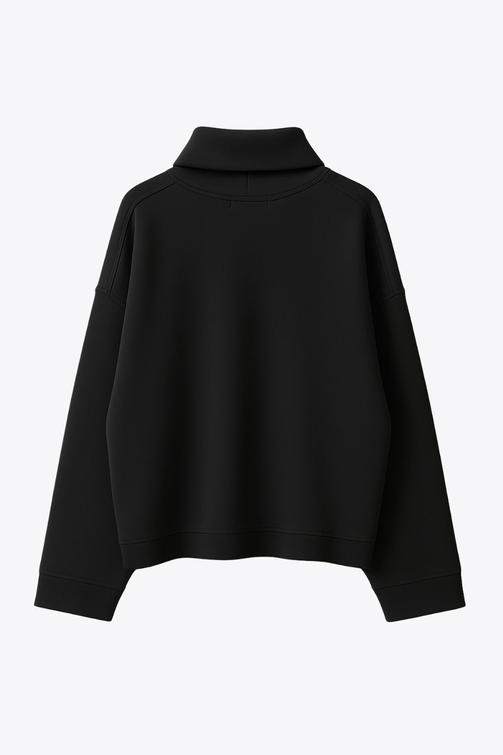 Jersey de fit fluido, cuello alto con doblez, manga larga con hombro caído y rib en puño.