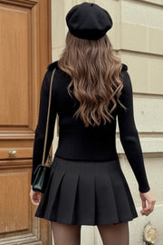 Jersey corto canalé de fit recto, manga larga, cuello v con solapa desmontable de efecto pelo y cierre frontal lazo amarrable.