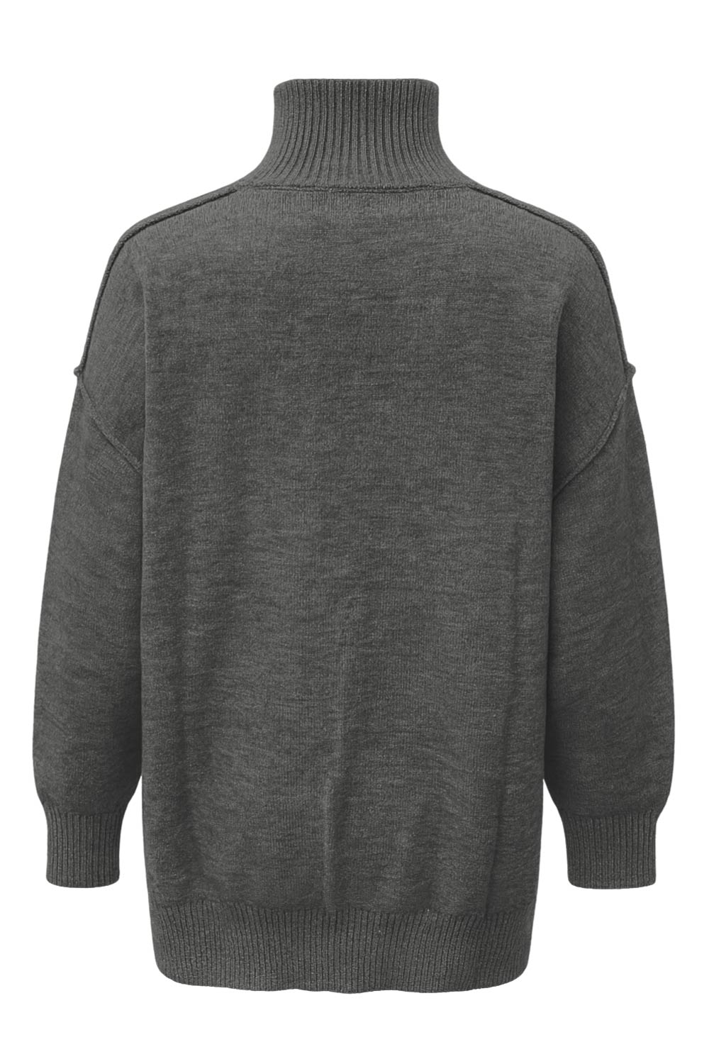 Jersey de punto, fit oversized, cuello alto con rib, manga larga amplia con hombro caído, rib en bajo y puños. Detalle de costuras decorativas.