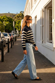 Jersey de punto, estampado rayas, fit recto, manga larga con rib en puños y cuello solapa con cremallera en contraste.