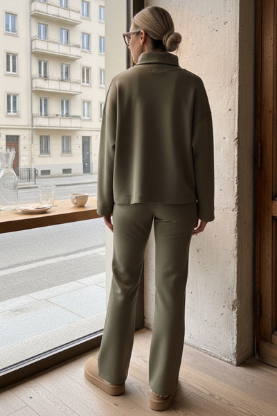 Legging básico ajustado de fit flare y cintura alta con pretina elástica.