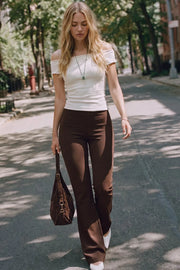 Legging ajustado de fit flare y cintura alta con pretina elástica.