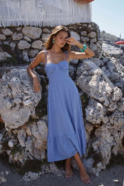 Maxi vestido de corte en a, tirantes delgados con nudo amarrable, escote corazón con cortes y detalles plisados. Cierre posterior con cremallera visible en contraste y olanes en borde de bajo.