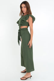 Palazzo de fit culotte, cintura con cut-out en costado, cuello redondo, sin mangas, detalle de olanes en hombros, lazo posterior amarrable en cintura y cierre posterior con cremallera visible en contraste.