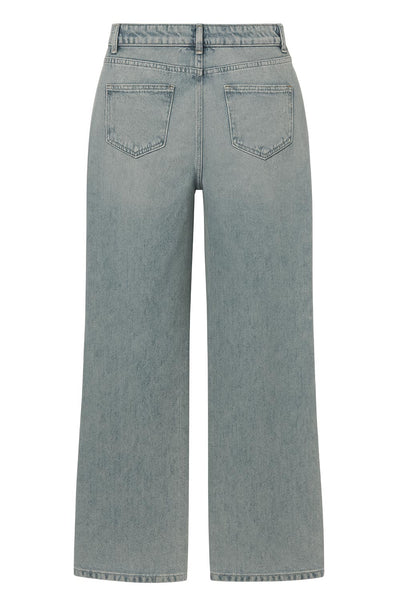 Pantalón de denim, lavado acid, fit wide leg, tiro alto con pretina y trabillas, bolsillos delanteros y traseros de parche. Cierre con botón y cremallera oculta. Detalle de frontal rotos.