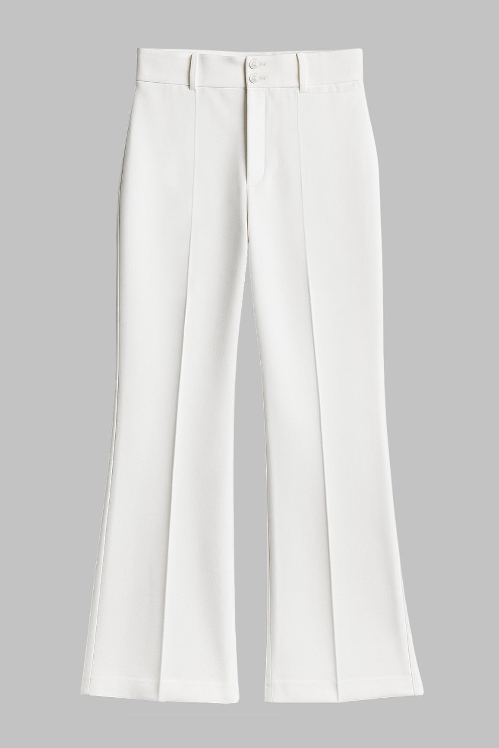 Pantalón ajustado de fit flare, cintura alta con pretina y trabillas, raya frontal y posterior, cierre con cremallera oculta y botones.