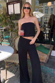 Pantalón básico de fit wide leg y cintura alta con pretina elástica.