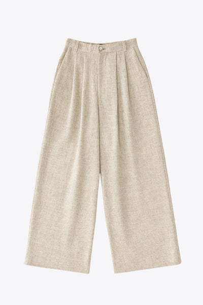 Pantalón de fit culotte, con pinzas al frente, pretina con botón y trabillas para cinturón. Con cintura elástica.&nbsp;