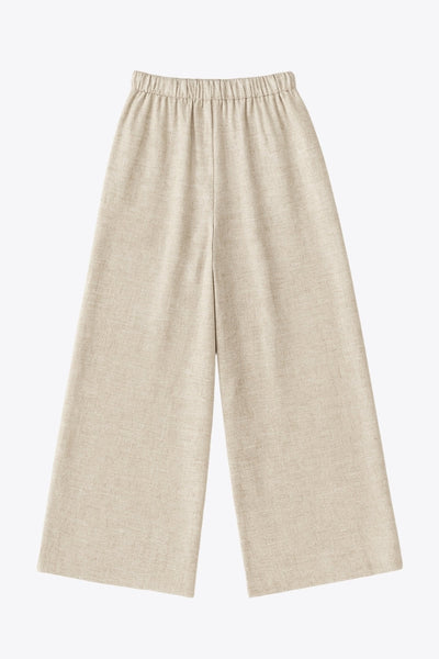 Pantalón de fit culotte, con pinzas al frente, pretina con botón y trabillas para cinturón. Con cintura elástica.&nbsp;