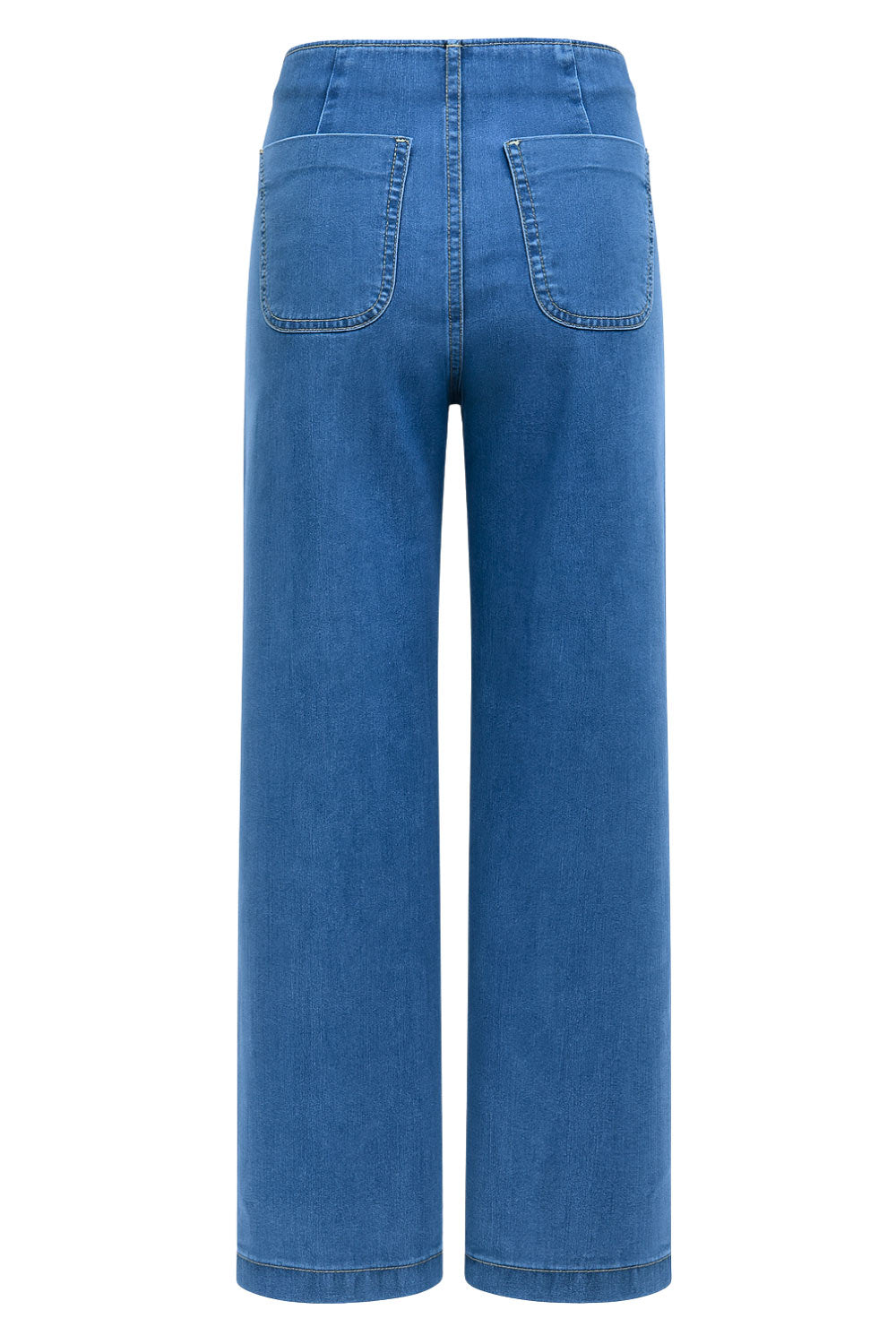 Pantalón de denim, fit cropped flare, cintura alta, bolsillos delanteros con botón y traseros de parche. Cierre frontal con botón en contraste y cremallera oculta.