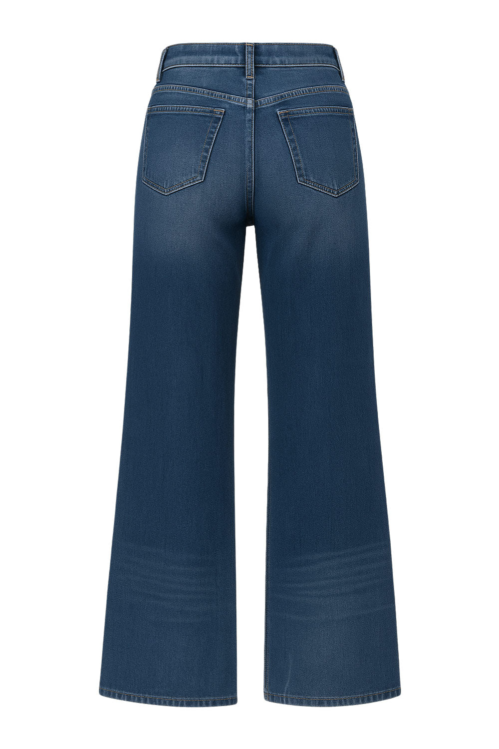 Pantalón de denim, fit flare, cintura alta con pretina y trabillas, bolsillos delanteros y traseros de parche. Cierre frontal con botón y cremallera oculta.