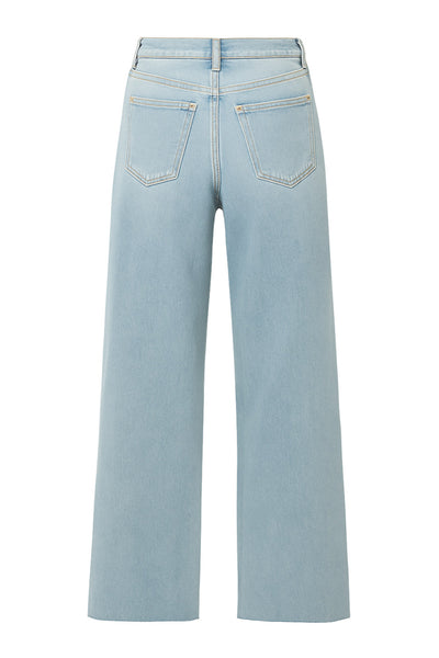 Pantalón wide leg de denim con rotos, tiro alto, bolsillos delanteros y traseros de parche. Cierre con botón y cremallera oculta. Detalle de rotos en bajo.