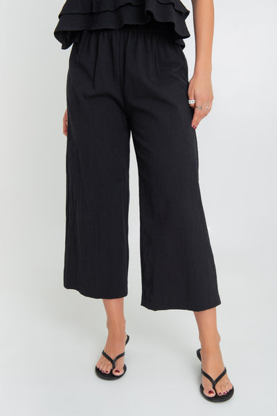 Pantalón de fit culotte y cintura alta con pretina elástica.