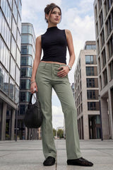 Pantalón fit flare botones