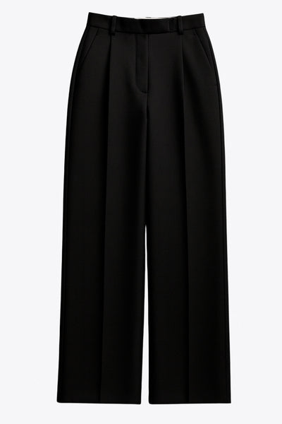 Pantalón de fit wide leg, cintura alta con pretina y trabillas, pinzas frontales con raya frontal, bolsillos delanteros, vivo decorativo posterior, cierre frontal con broche y cremallera ocultos.