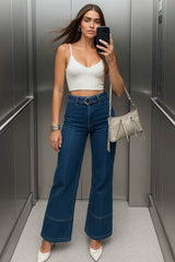 Pantalón flare de denim con cinturón
