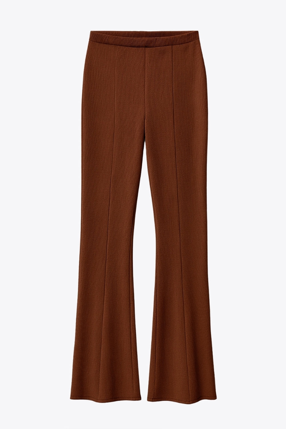 Pantalón canalé ajustado, de fit flare y cintura alta con pretina elástica. Detalle de costura decorativa frontal.