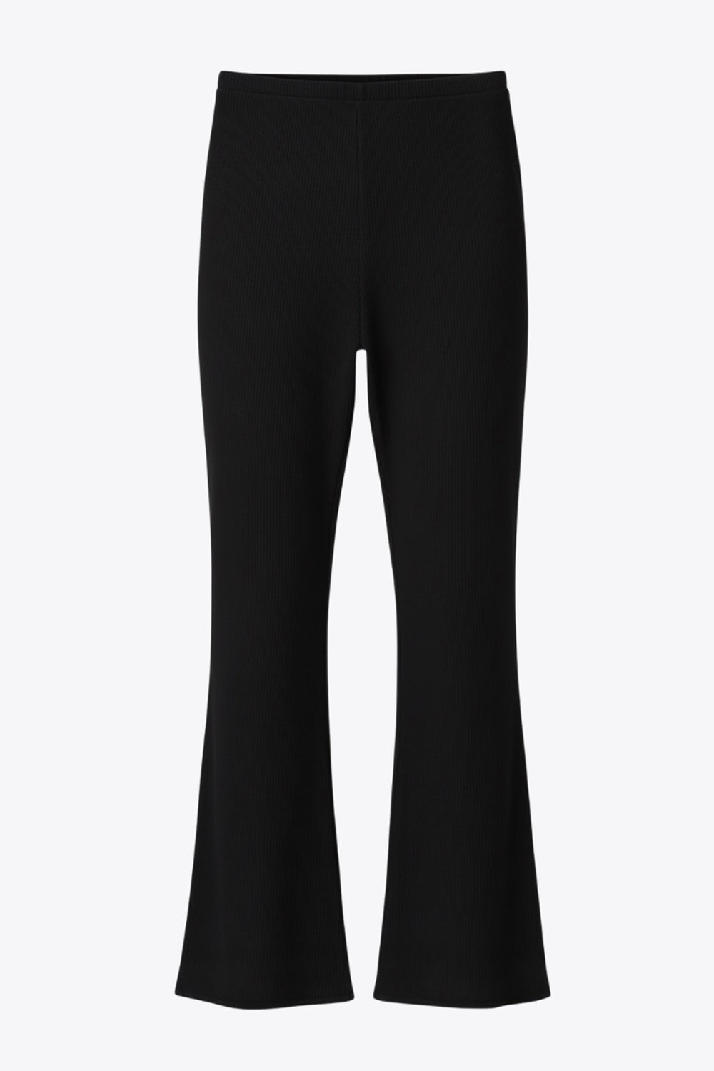 Pantalón canalé ajustado, de fit flare y cintura alta con pretina elástica. Detalle de costura decorativa frontal.