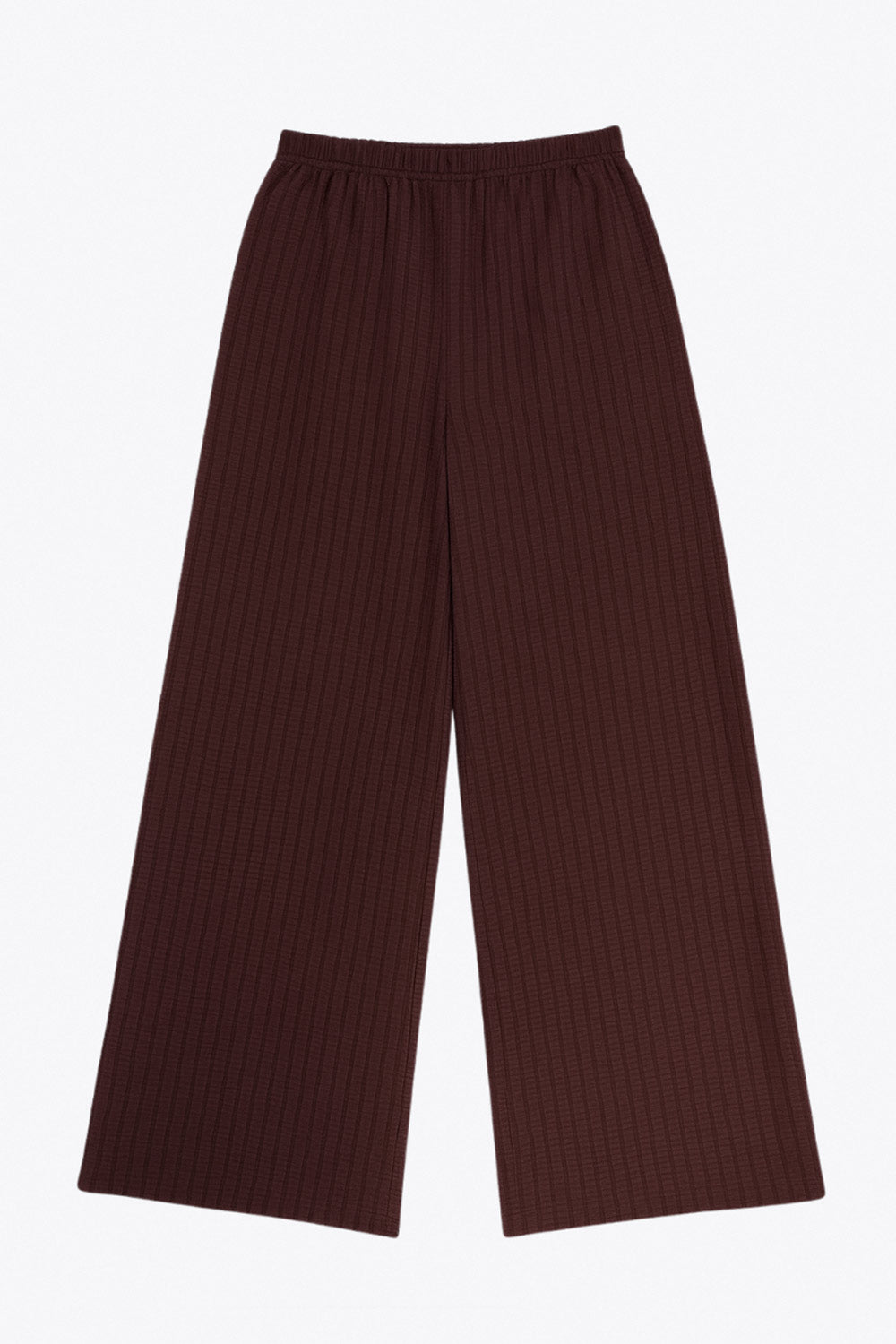 Pantalón de fit fluido, cintura alta con pretina elástica, bolsillos delanteros y detalle de textura en tejido.