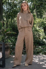 Pantalón fluido fit wide leg con costura