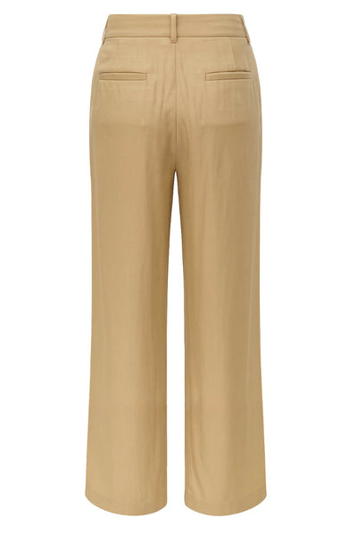 Pantalón fluido de fit wide leg, cintura alta con pretina y trabillas, pinzas frontales, bolsillos delanteros, cierre frontal con botón y cremallera oculta.