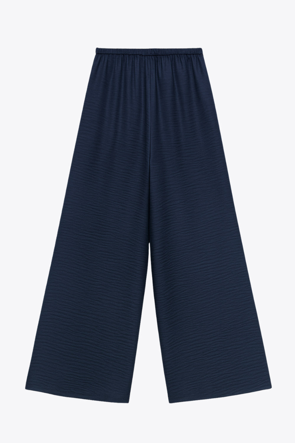 Pantalón fluido de fit wide leg, cintura alta con pretina elástica posterior, pinzas frontales, bolsillos delanteros y jareta frontal ajustable.