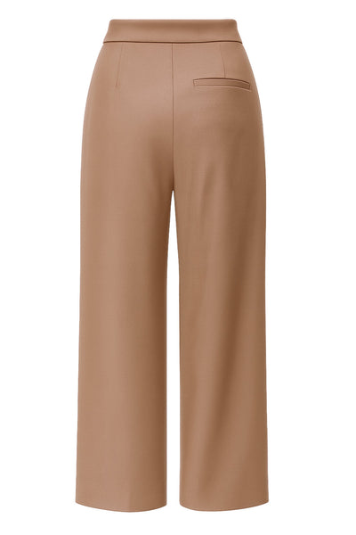 Pantalón de fit wide leg, pinzas frontales, cintura alta y cruce frontal con lazo amarrable lateral. Detalle de vivo posterior.