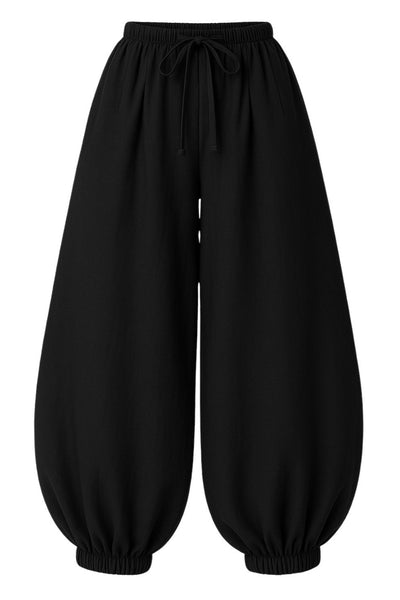 Pantalón fit barrel de cintura media con pretina elástica, jareta frontal ajustable y rib elástico en bajo.