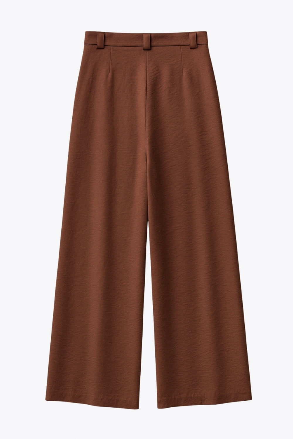 Pantalón fluido de fit wide leg, cintura alta con pretina, trabillas, pinzas frontales y bolsillos delanteros. Cierre frontal con cremallera oculta y detalle de botón lateral en pretina.