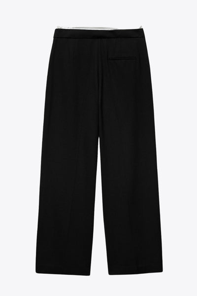 Pantalón de fit recto, pinzas frontales, cintura alta con pretina, detalle interior tipo boxer en contraste, jareta frontal ajustable, bolsillos frontales, vivo decorativo posterior y cierre lateral con cremallera oculta.