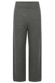 Pantalón de punto fit recto, cintura media con pretina elástica y rib en bajo.