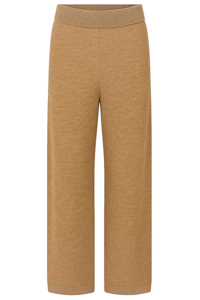 Pantalón de punto fit recto, cintura media con pretina elástica y rib en bajo.