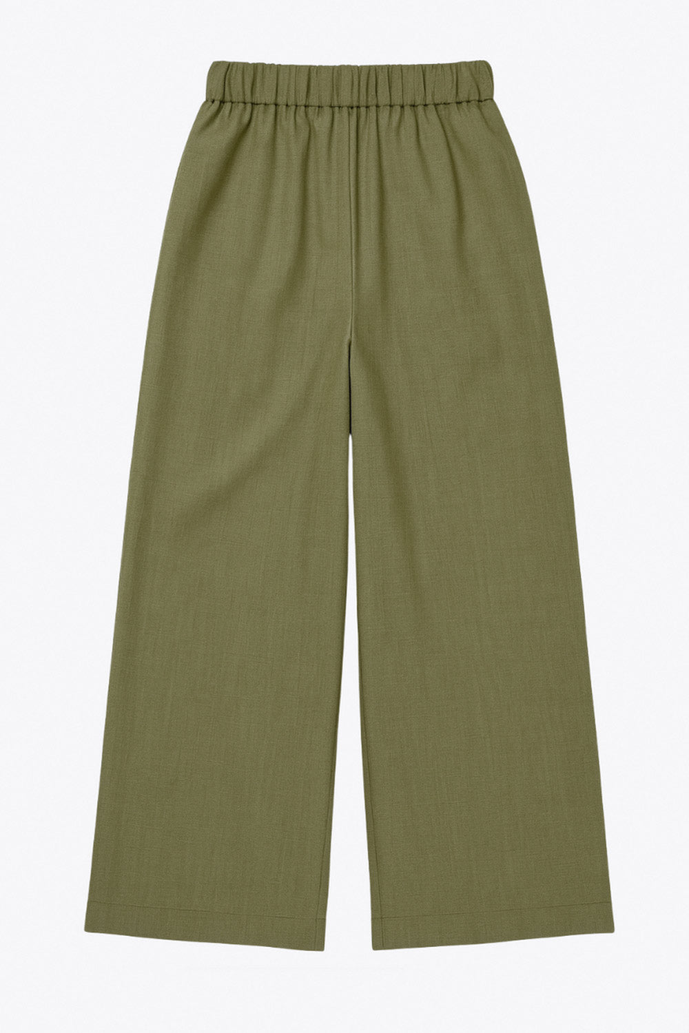 Pantalón de fit wide leg, cintura alta con pretina elástica posterior y trabillas, doble pinza frontal, bolsillos delanteros y detalle de raya frontal. Cierre frontal con broche y cremallera ocultos.