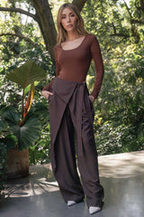 Pantalón wide leg cruzado de rayas