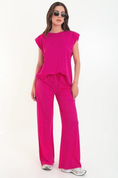 Pantalón de fit wide leg, cintura alta con pretina elástica y jareta frontal ajustable.