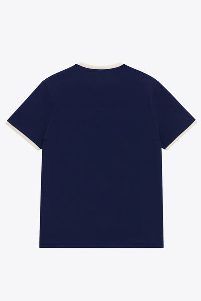 Camiseta básica de fit recto, cuello redondo y manga corta con detalle de contraste en bordes.