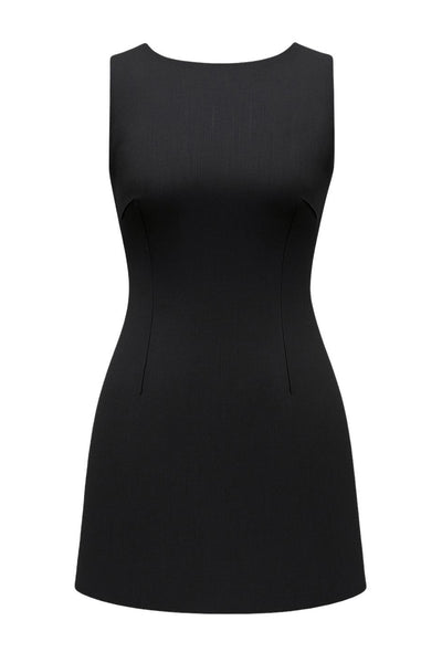 Playsuit de fit ajustado, cuello barco, sin mangas, pinzas frontales, lazo amarrable posterior y cierre con cremallera oculta.