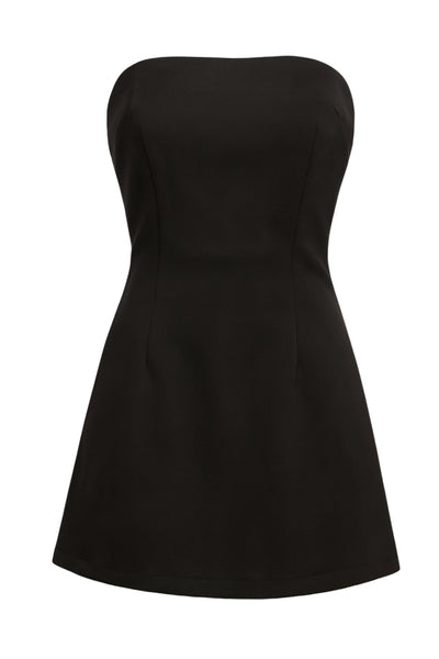 Playsuit strapless de fit ajustado, escote recto, corte en a, pinzas frontales, lazo amarrable posterior y cierre con cremallera oculta.