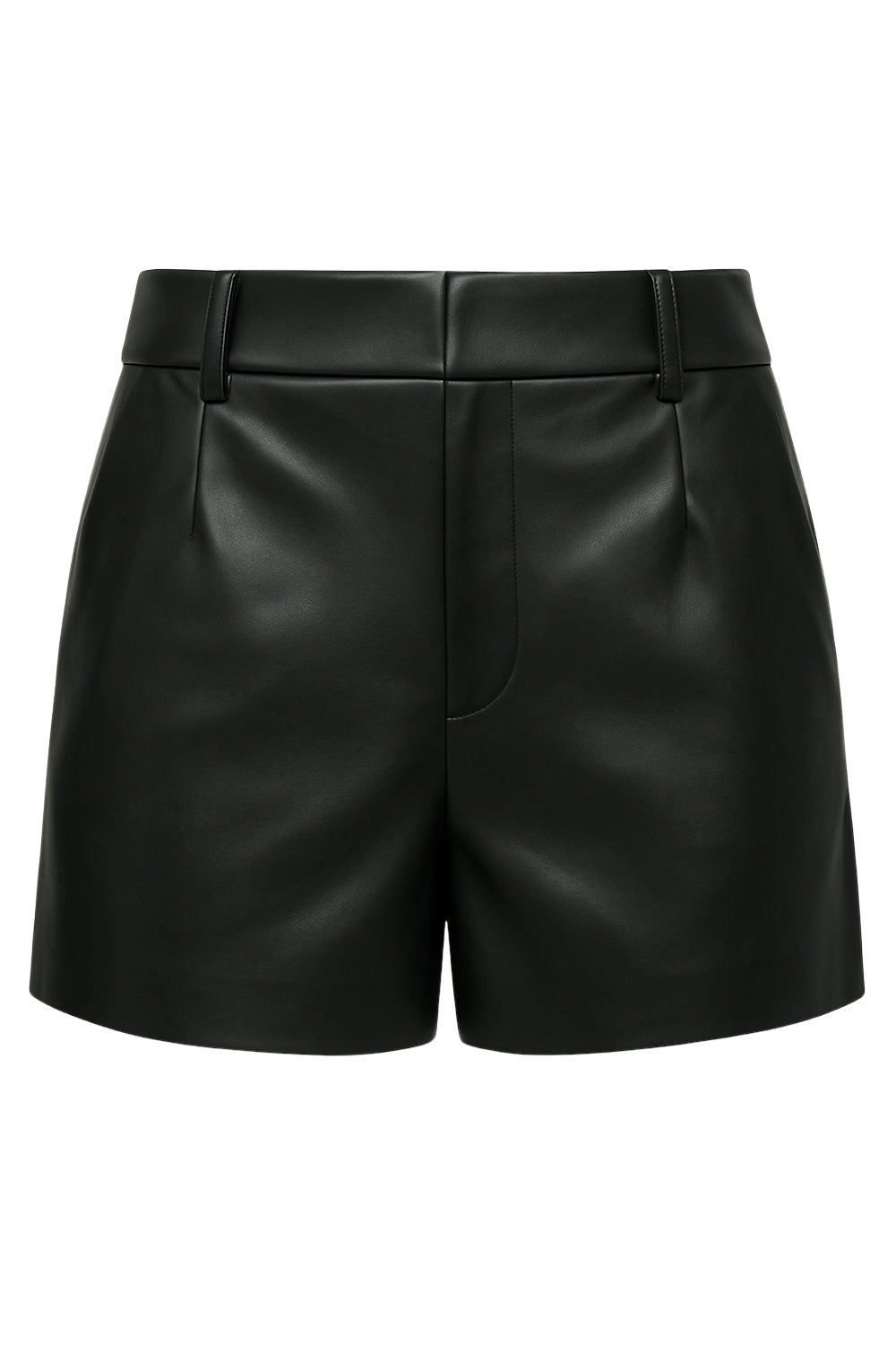 Short corto de efecto piel, fit recto, cintura alta con pretina y trabillas, pinzas frontales, bolsillos delanteros y vivos decorativos posteriores. Cierre frontal con broche y cremallera ocultos.