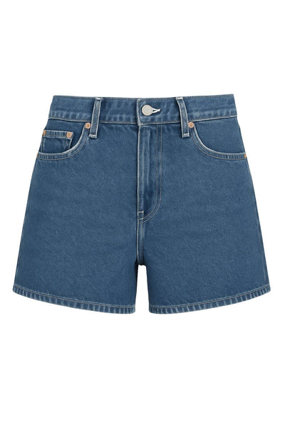 Shorts de denim, tiro alto con pretina y trabillas, bolsillos delanteros y traseros de parche. Cierre frontal con botón y cremallera oculta.