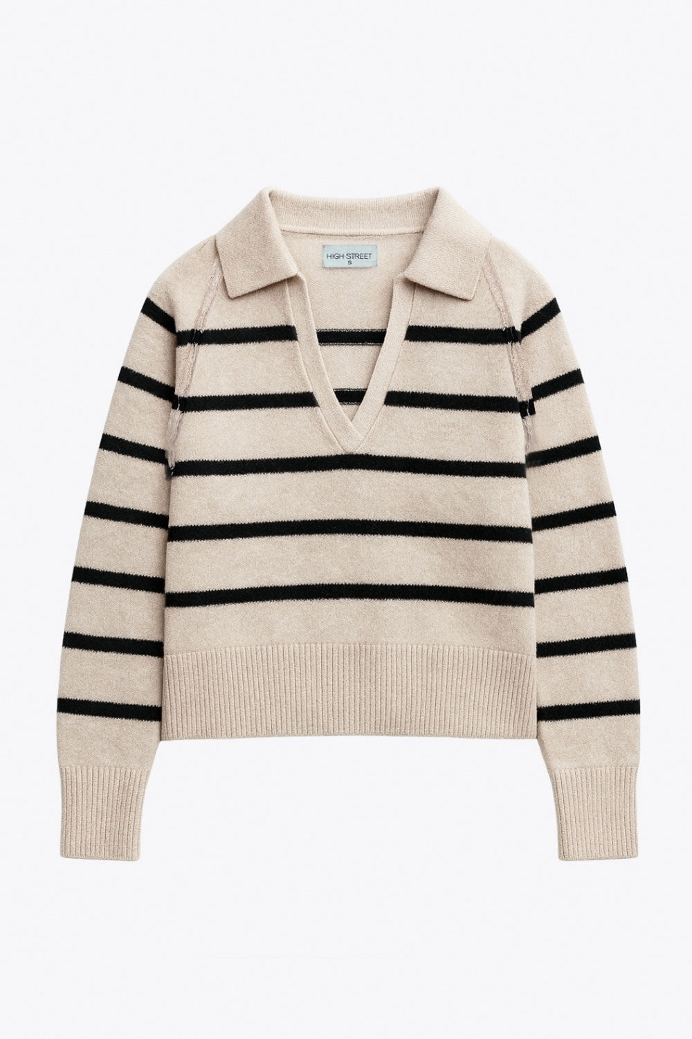 Jersey de punto, estampado rayas, fit recto, manga larga con rib en puños y escote v con cuello polo.