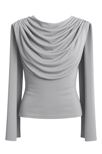 Top de fit ajustado, sin mangas, cuello redondo y detalle decorativo frontal con plisados en hombros.