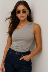 Top ajustado Charli hombro descubierto