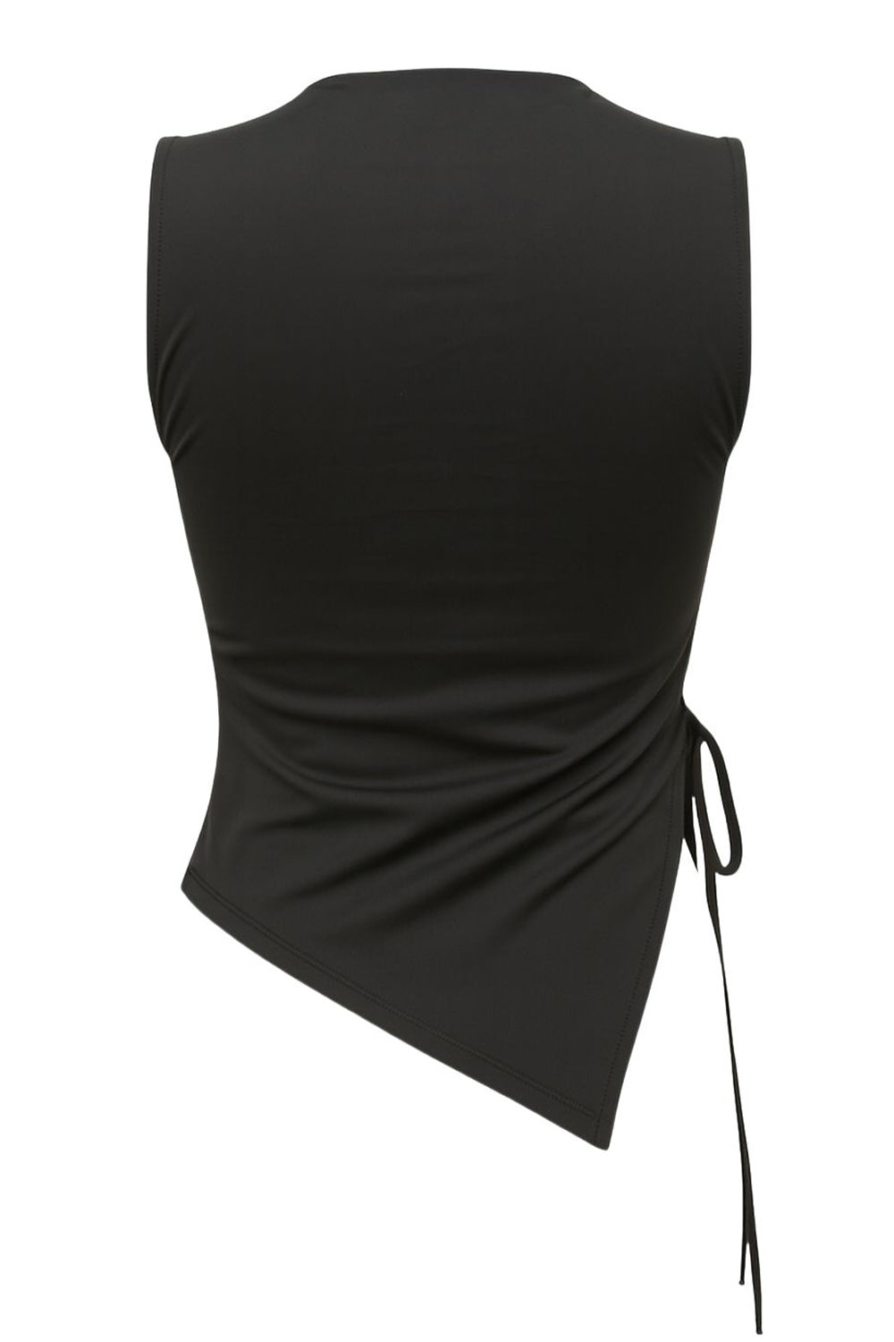 Top asimétrico de fit recto, cuello barco, sin mangas, bajo asimétrico diagonal con abertura lateral y lazo amarrable decorativo.